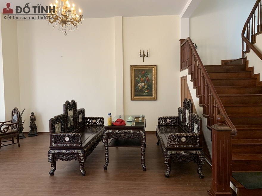 Bộ trường kỷ này luôn toát lên vẻ đẹp thanh tao, nhã nhặn - Ảnh: Dotinh.com