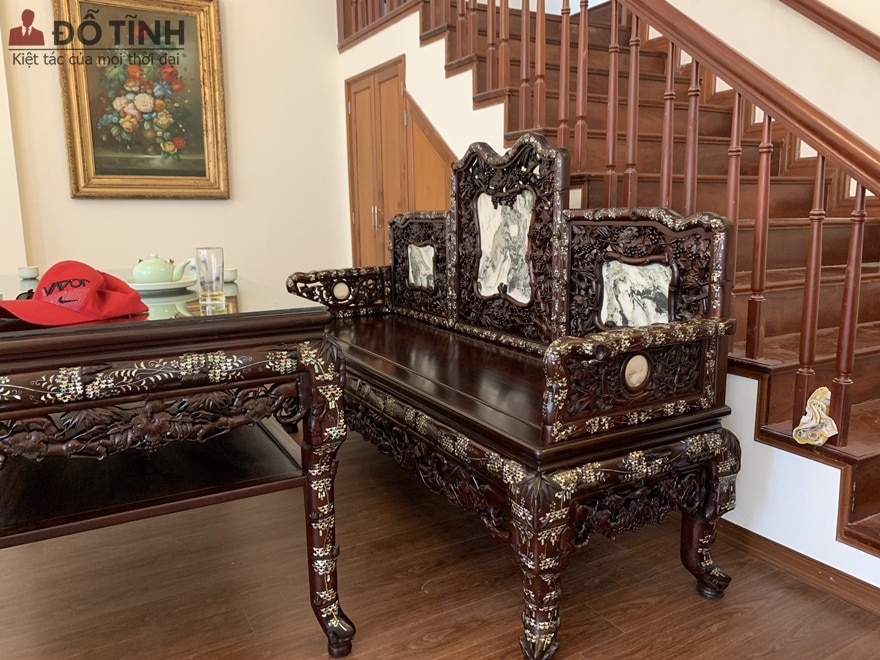 Bộ trường kỷ này luôn toát lên vẻ đẹp thanh tao, nhã nhặn - Ảnh: Dotinh.com