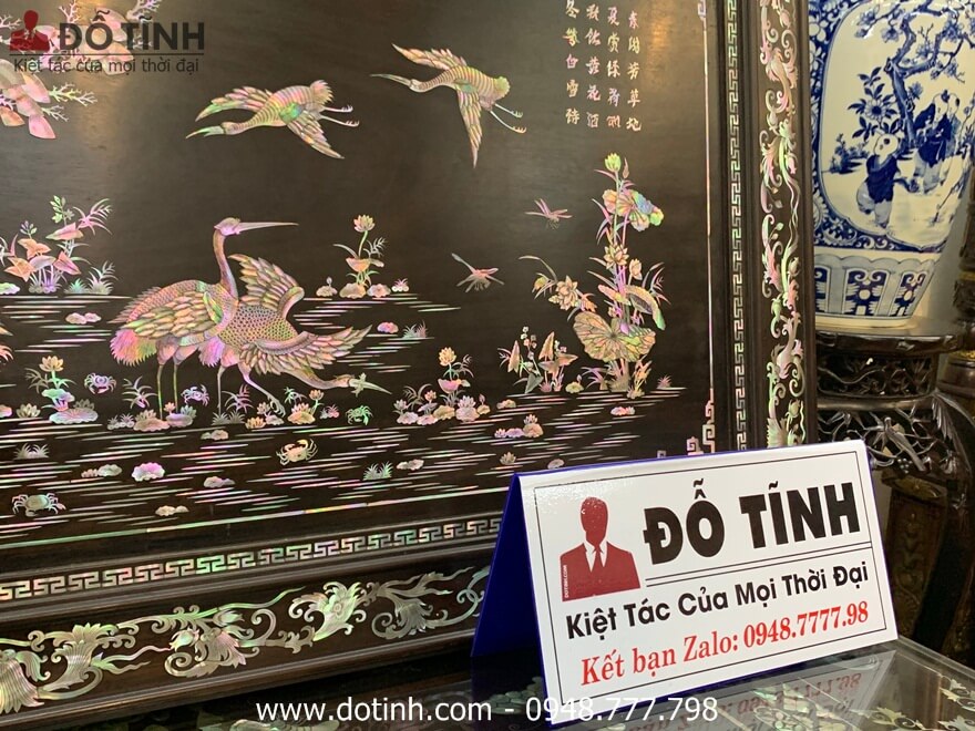 Tranh gỗ tùng hạc diên niên được khảm trên nên gỗ gụ nét căng, không có vết xù xì Tranh gỗ tùng hạc diên niên được khảm trên nên gỗ gụ nét căng, không có vết xù xì