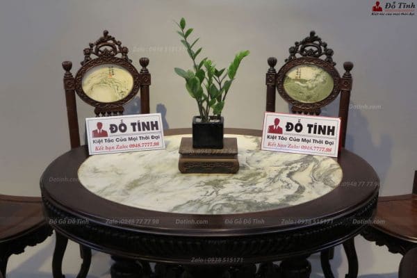 Bàn ăn mặt đã louis