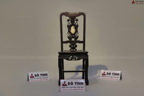Bàn ăn nhỏ đục nho đẹp