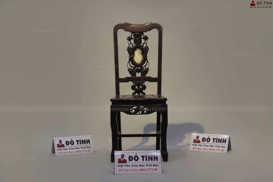 Bàn ăn nhỏ đục nho đẹp