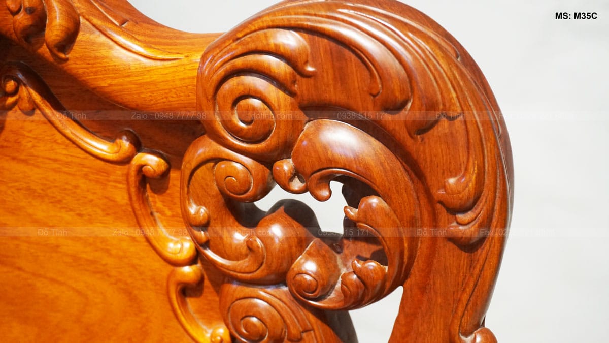 M35C: Bộ bàn ghế Louis hoàng gia | gỗ hương Lào Bộ bàn ghế Louis hoàng gia gỗ hương Lào - Vai ghế cuộn tròn dày dặn phô được nét đẹp Louis Pháp cổ