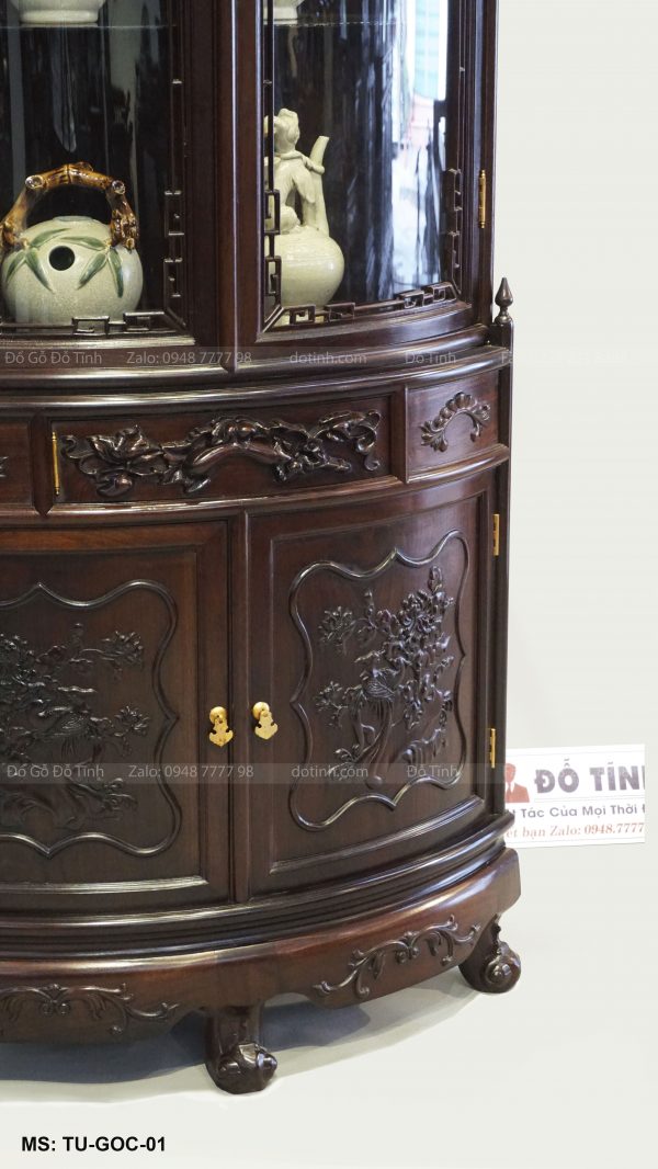 Tủ góc được làm bằng chất liệu gỗ gụ mật do Đỗ Tĩnh sản xuất