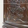 Tủ góc được làm bằng chất liệu gỗ gụ mật do Đỗ Tĩnh sản xuất